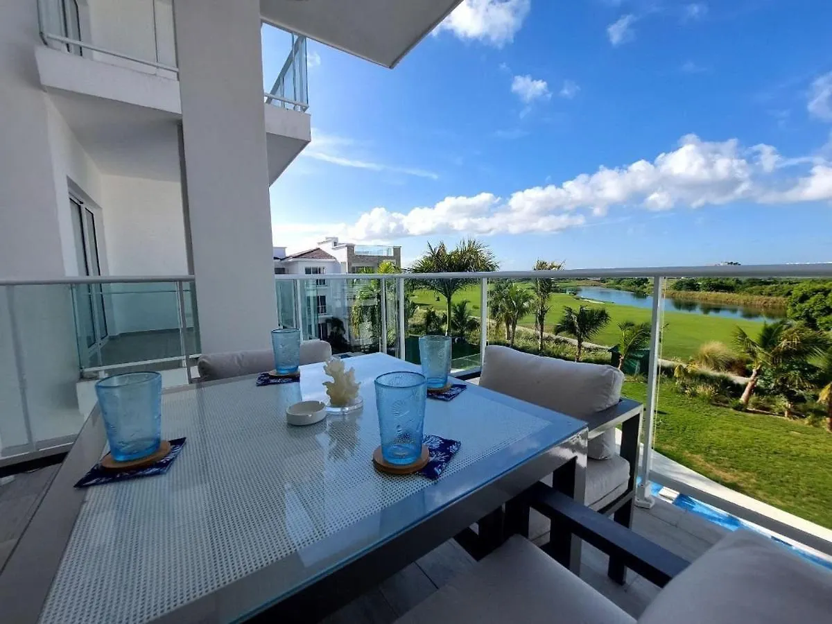 Επικοινωνία με το Beach-Style 2Br Condo Across From Hard Rock Hotel